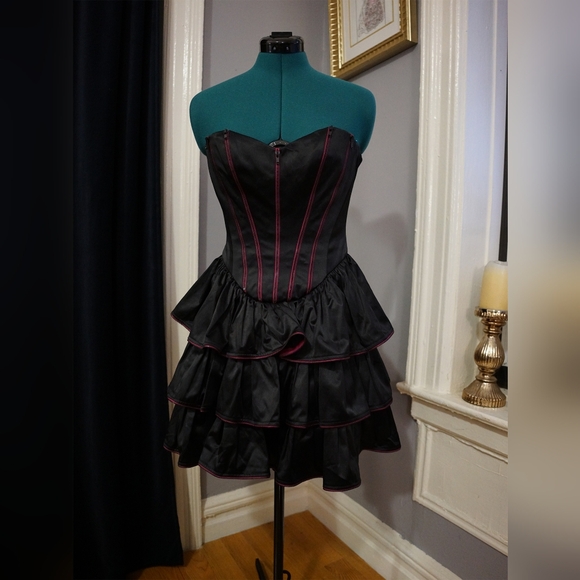 Betsey Johnson crinoline zipper dress, black and pink, size 0, straps optional - Picture 2 of 8